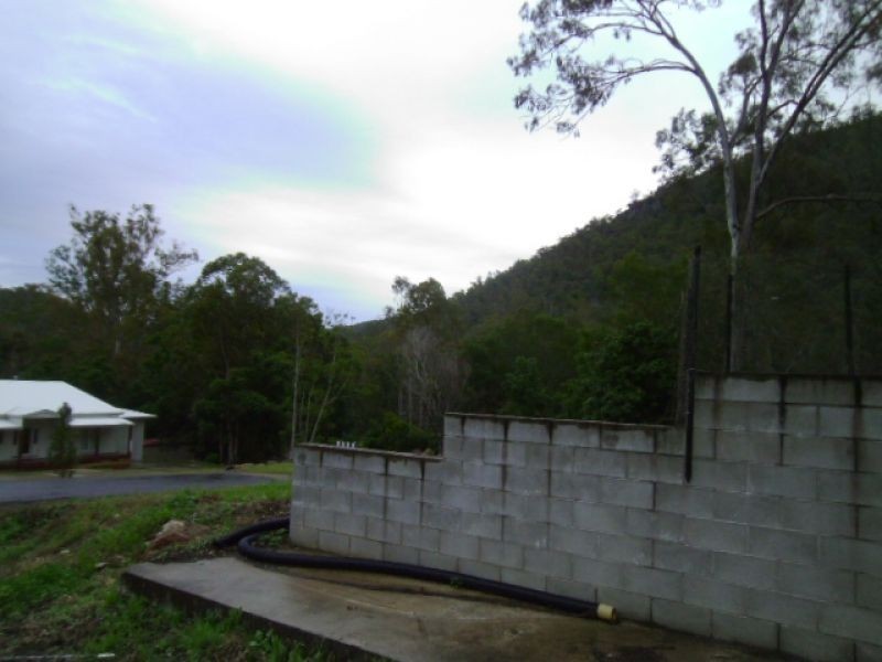 11 First Ave, Somerset Dam QLD 4312
