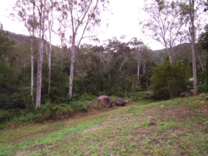 11 First Ave, Somerset Dam QLD 4312