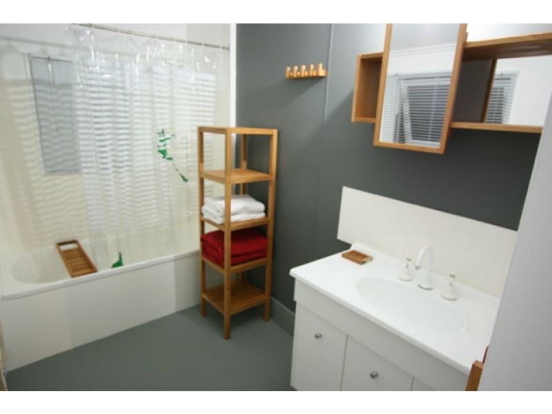 2 Albert St, Somerset Dam QLD 4312