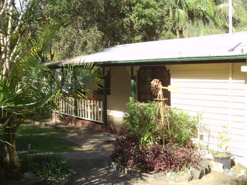 5 Gipps St, Somerset Dam QLD 4312