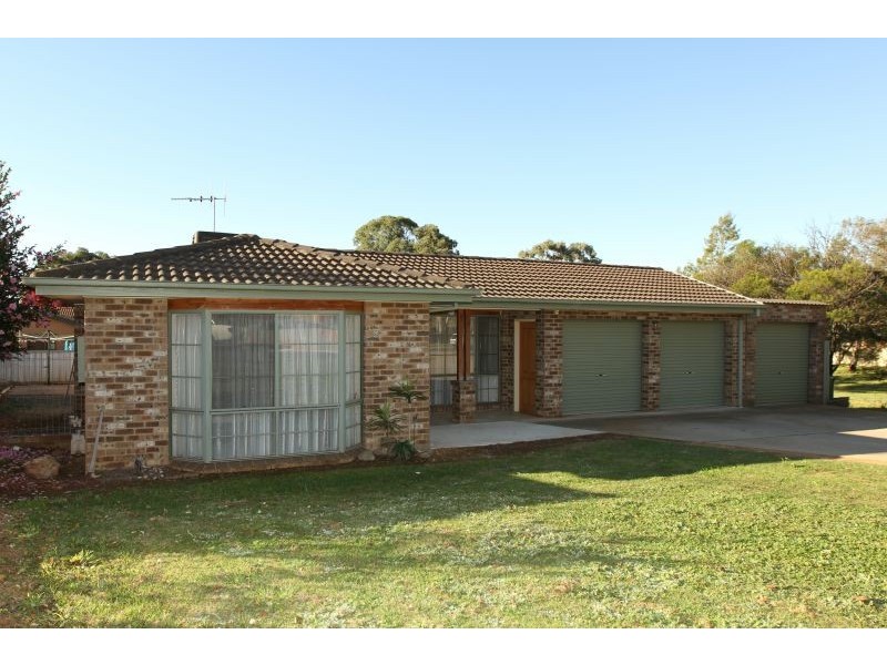 5 Namai Place, Queanbeyan NSW 2620