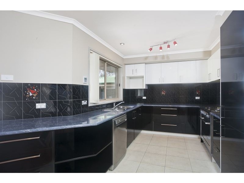 19 Telopea Place, Queanbeyan West NSW 2620