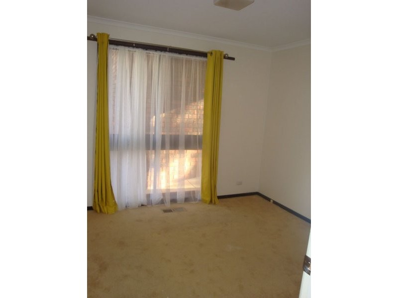 7 Considine Close, Queanbeyan East NSW 2620