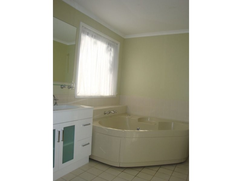 7 Considine Close, Queanbeyan East NSW 2620