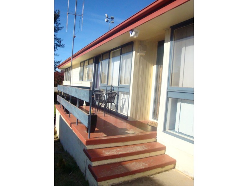 16 Waratah Street, Queanbeyan NSW 2620
