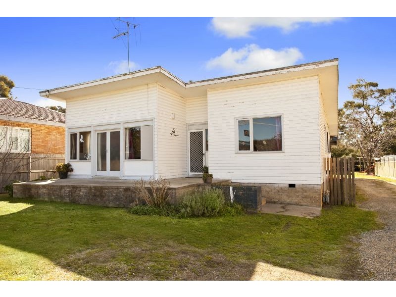 2 Gilmore Place, Queanbeyan West NSW 2620