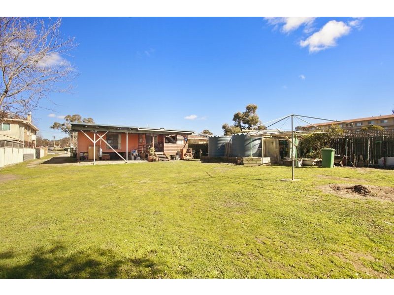 2 Gilmore Place, Queanbeyan West NSW 2620