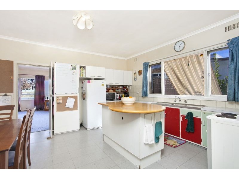 2 Gilmore Place, Queanbeyan West NSW 2620