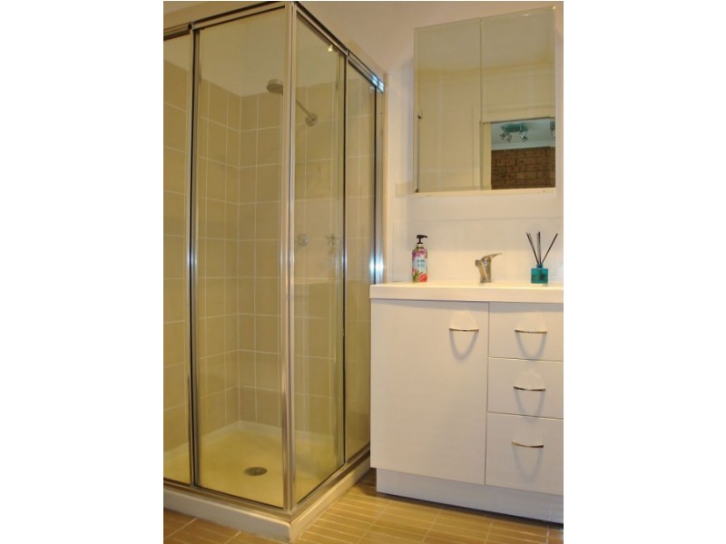 11/11 Donald Road, Queanbeyan NSW 2620