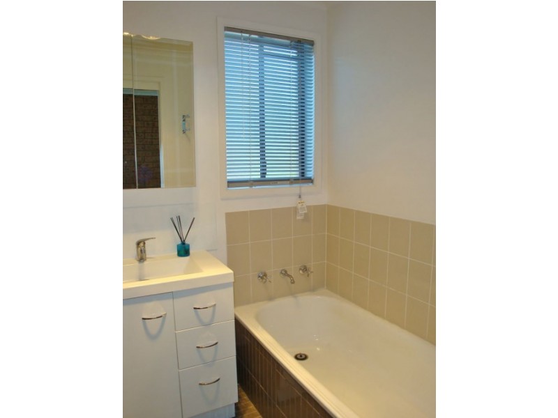 11/11 Donald Road, Queanbeyan NSW 2620