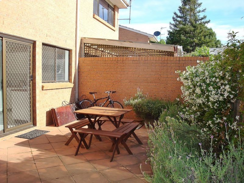 11/11 Donald Road, Queanbeyan NSW 2620