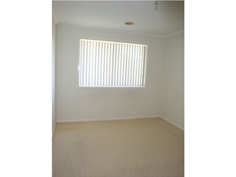 17 Thomas Royal Gardens, Queanbeyan NSW 2620