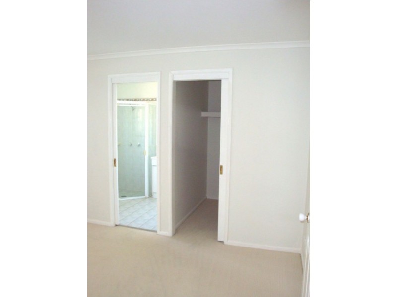 17 Thomas Royal Gardens, Queanbeyan NSW 2620