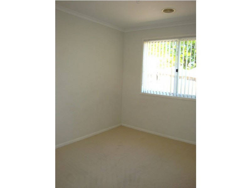 17 Thomas Royal Gardens, Queanbeyan NSW 2620