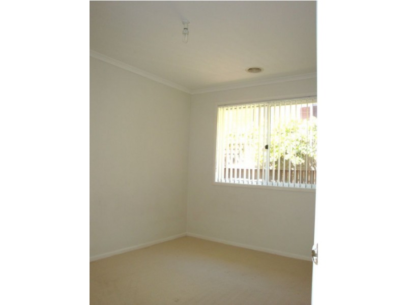 17 Thomas Royal Gardens, Queanbeyan NSW 2620