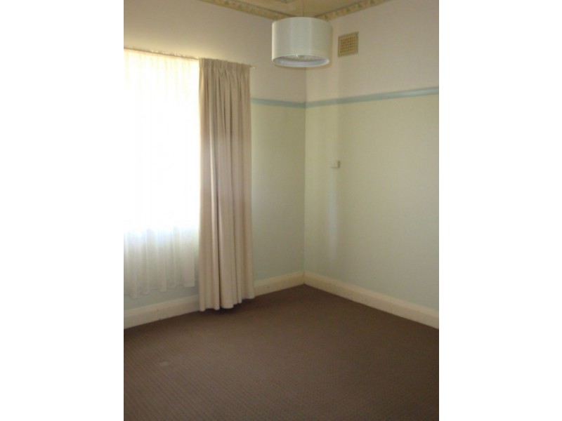 75 Stornaway Road, Queanbeyan NSW 2620