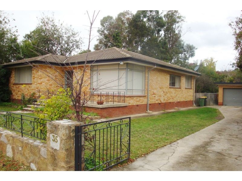 35 Booth Street, Queanbeyan NSW 2620