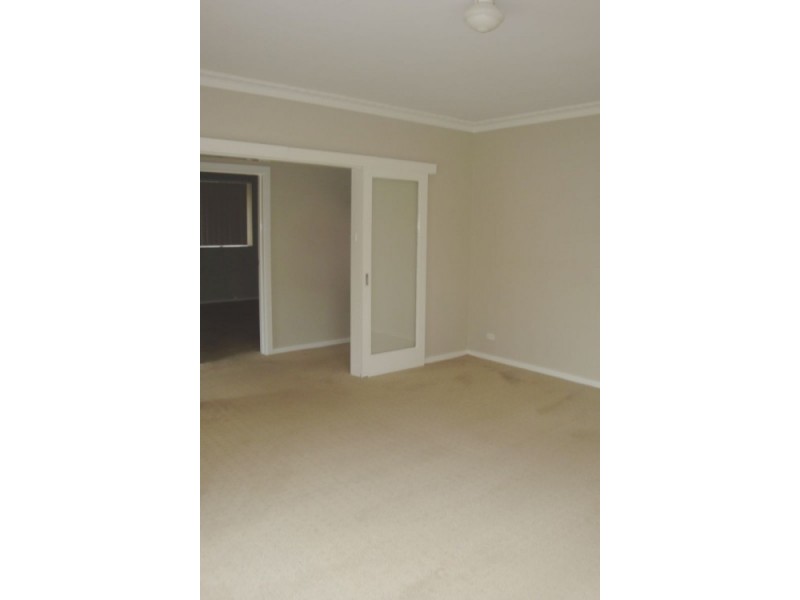 35 Booth Street, Queanbeyan NSW 2620