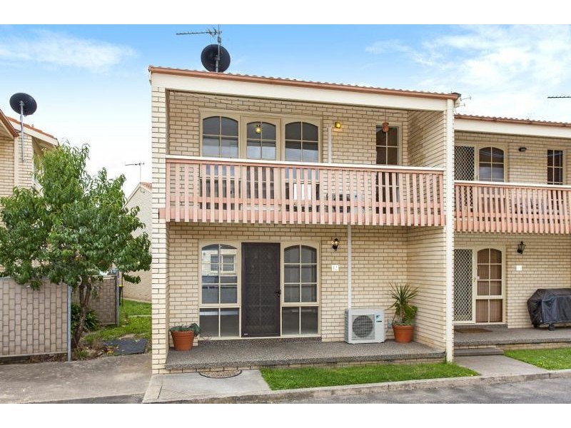 12/16 Broughton Place, Queanbeyan NSW 2620