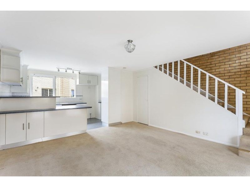 12/16 Broughton Place, Queanbeyan NSW 2620