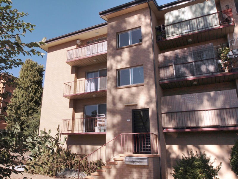 2/104 Henderson Road, Queanbeyan NSW 2620