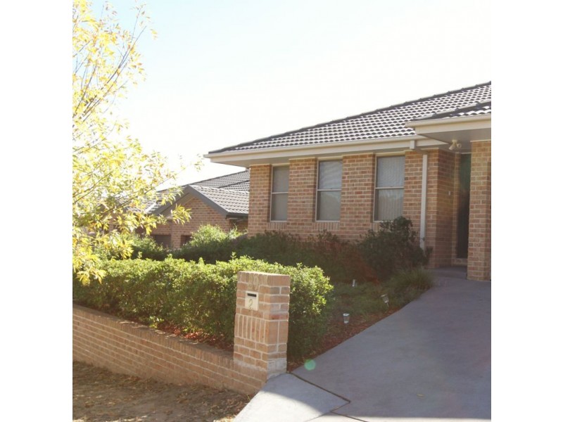 2/39 Tennyson Drive, Queanbeyan NSW 2620