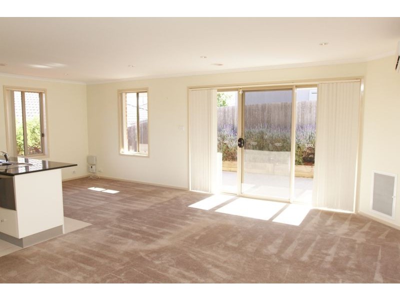 2/39 Tennyson Drive, Queanbeyan NSW 2620