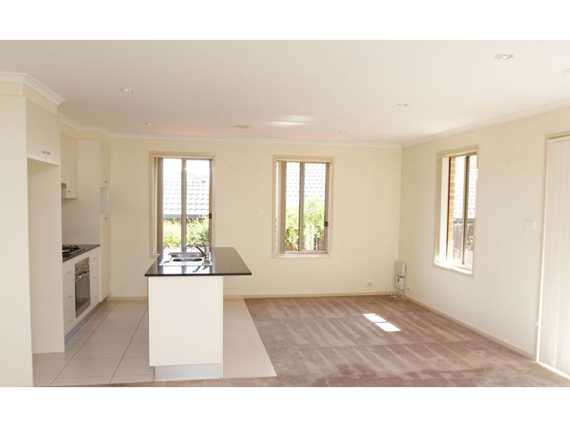 2/39 Tennyson Drive, Queanbeyan NSW 2620