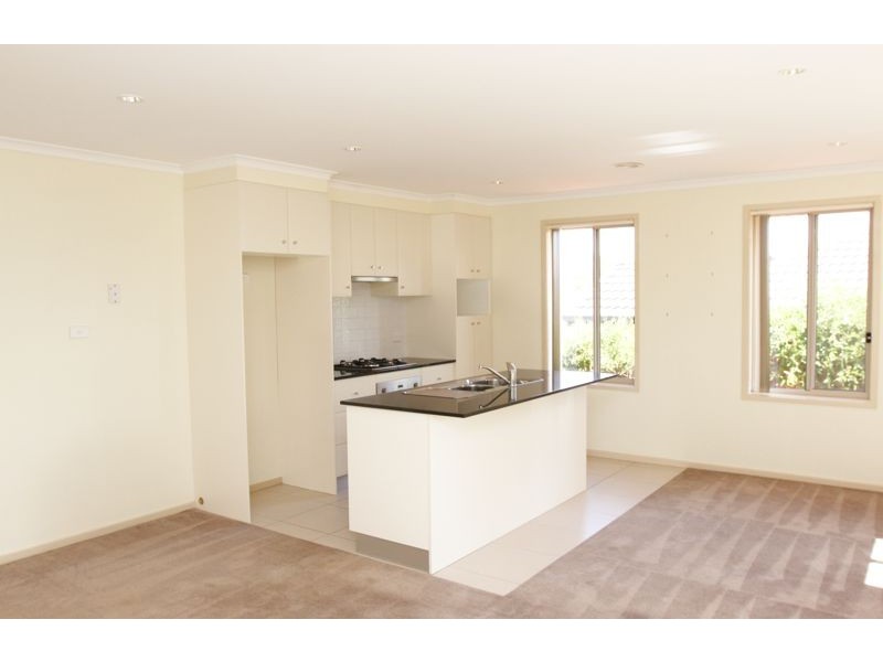 2/39 Tennyson Drive, Queanbeyan NSW 2620