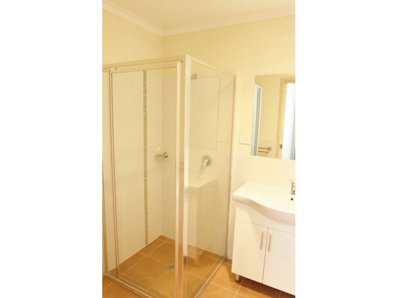 2/39 Tennyson Drive, Queanbeyan NSW 2620