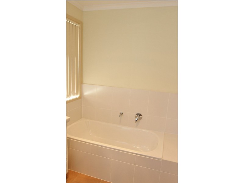 2/39 Tennyson Drive, Queanbeyan NSW 2620