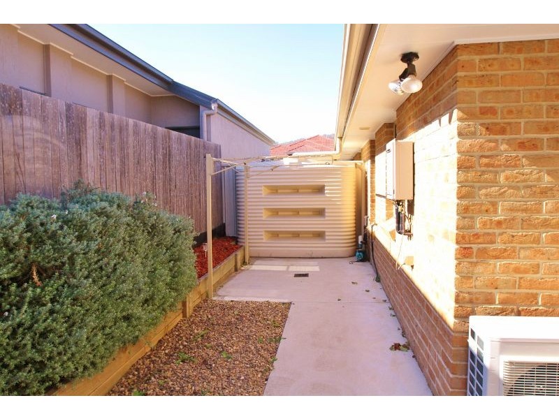 2/39 Tennyson Drive, Queanbeyan NSW 2620