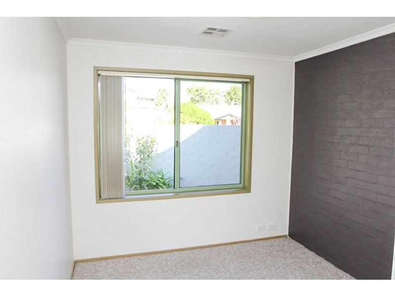 10/4 Redwood Avenue, Jerrabomberra NSW 2619