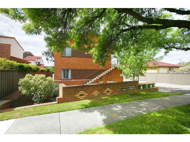 1/5 Adams Street, Queanbeyan West NSW 2620