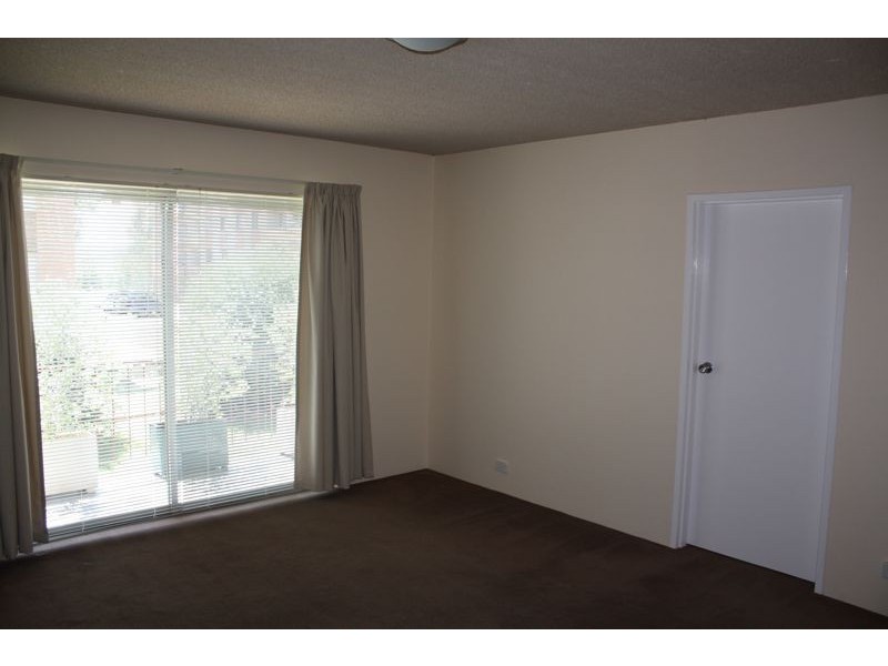 1/104 Henderson Road, Queanbeyan NSW 2620