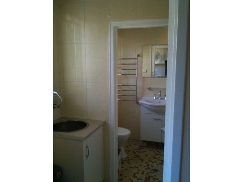 1/104 Henderson Road, Queanbeyan NSW 2620