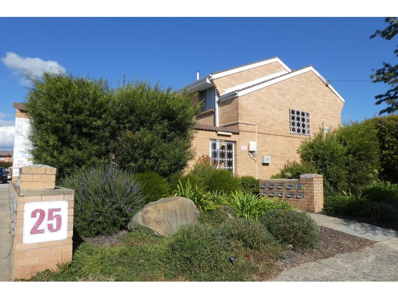 1/25 Macquoid Street, Queanbeyan NSW 2620