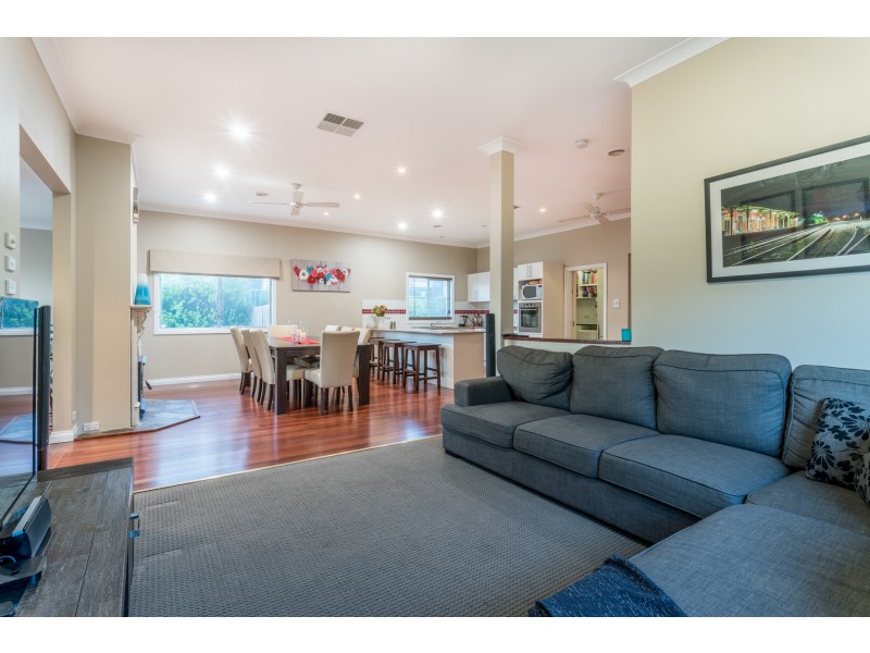 64 Ross Road, Queanbeyan NSW 2620