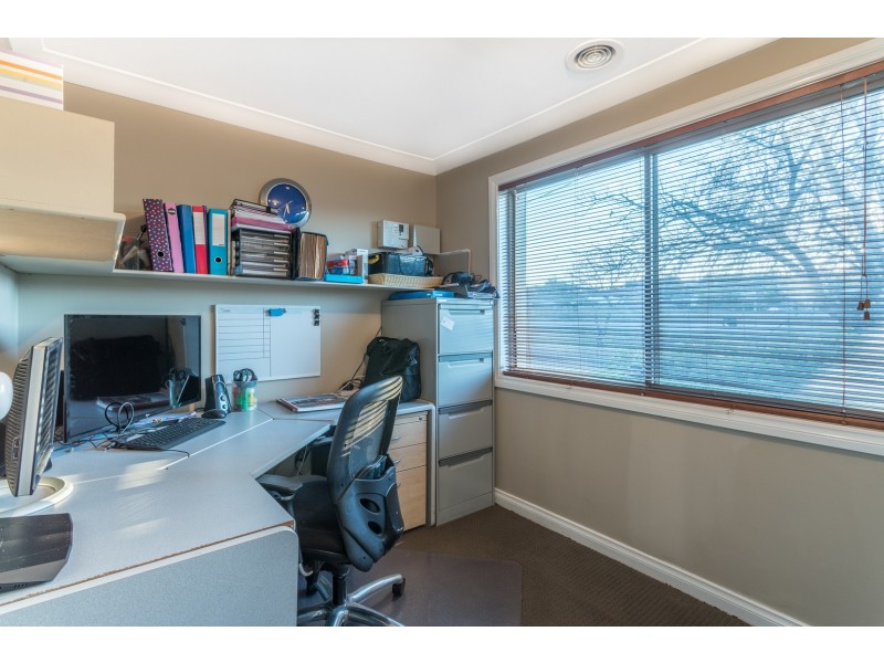 64 Ross Road, Queanbeyan NSW 2620