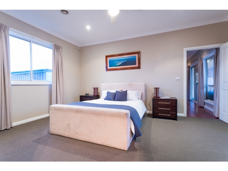 64 Ross Road, Queanbeyan NSW 2620