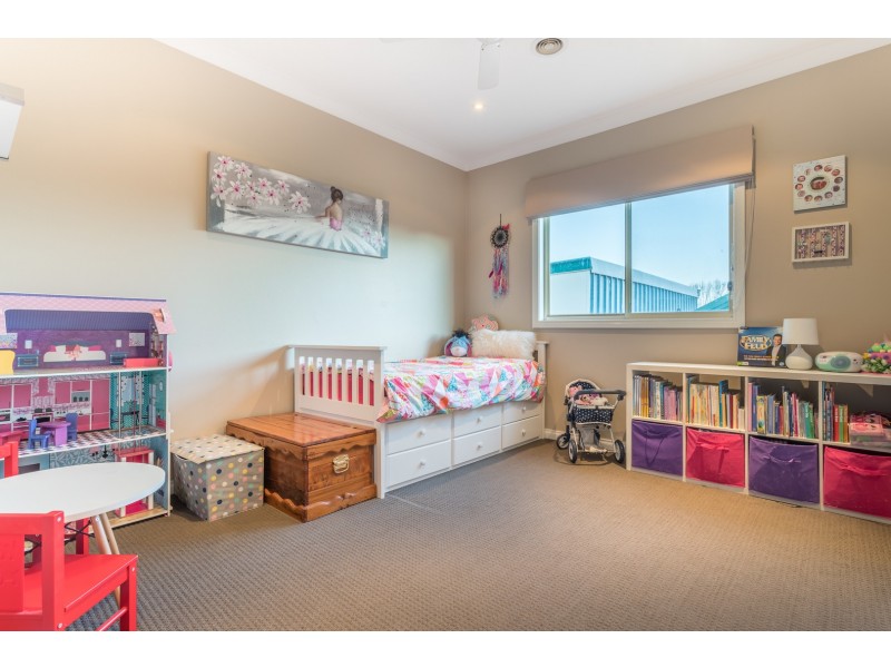 64 Ross Road, Queanbeyan NSW 2620