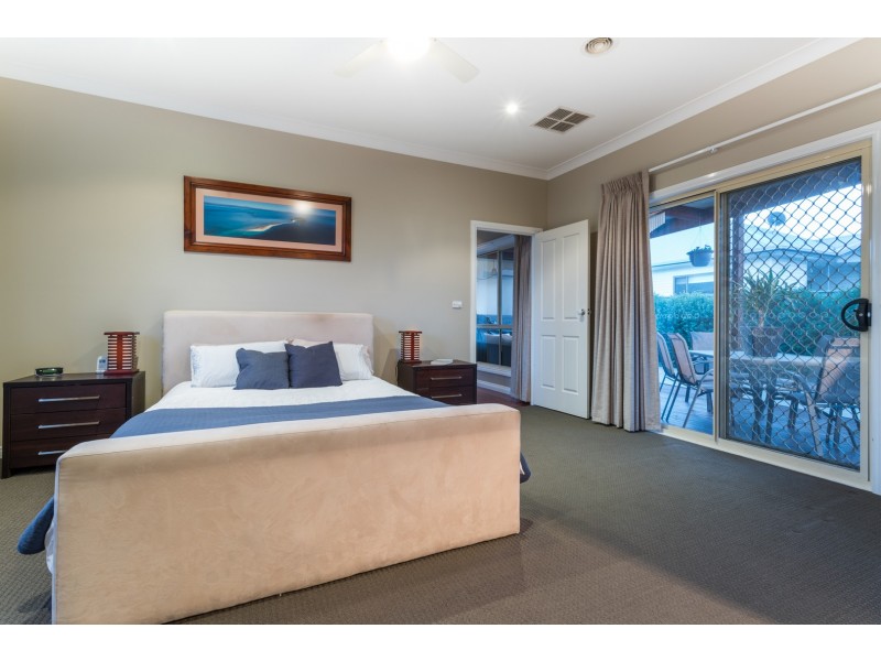 64 Ross Road, Queanbeyan NSW 2620