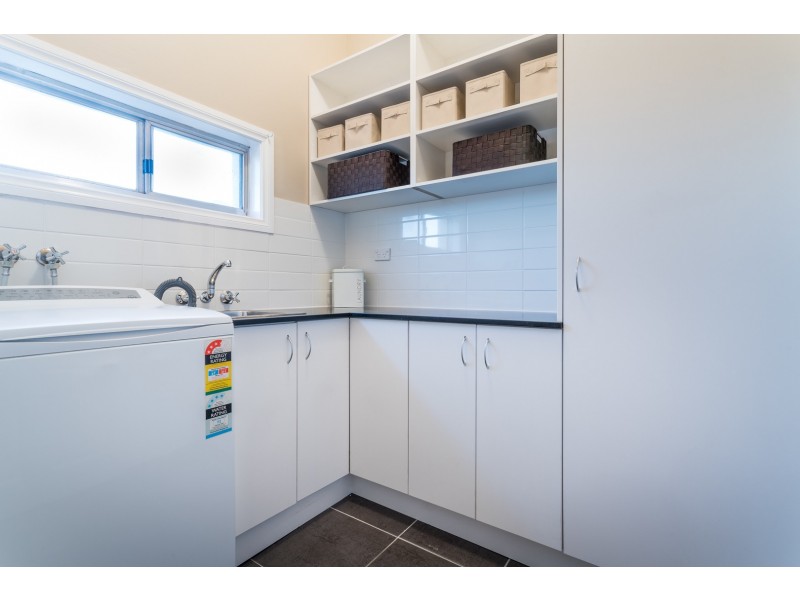 64 Ross Road, Queanbeyan NSW 2620