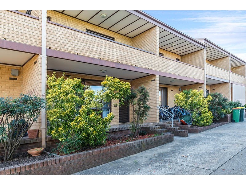 2/27 Mowatt Street, Queanbeyan NSW 2620