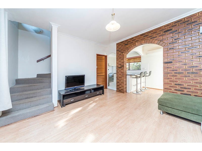 2/27 Mowatt Street, Queanbeyan NSW 2620
