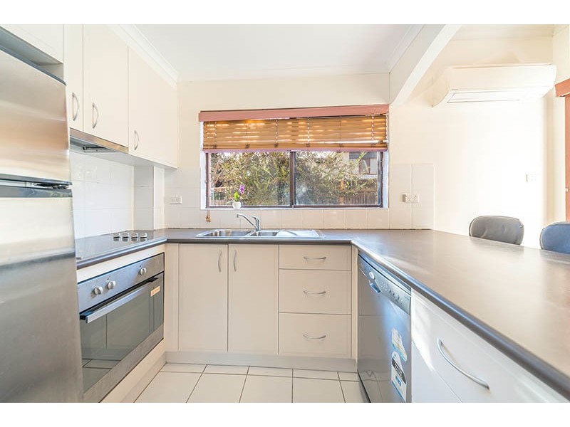 2/27 Mowatt Street, Queanbeyan NSW 2620