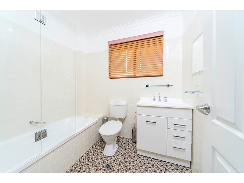 2/27 Mowatt Street, Queanbeyan NSW 2620