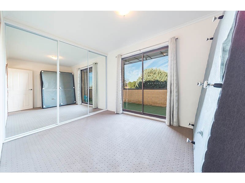 2/27 Mowatt Street, Queanbeyan NSW 2620