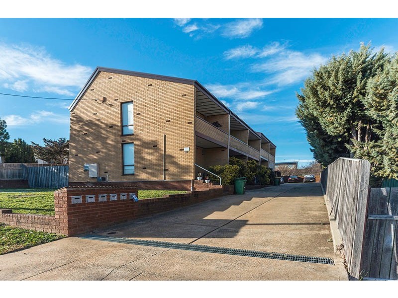 2/27 Mowatt Street, Queanbeyan NSW 2620