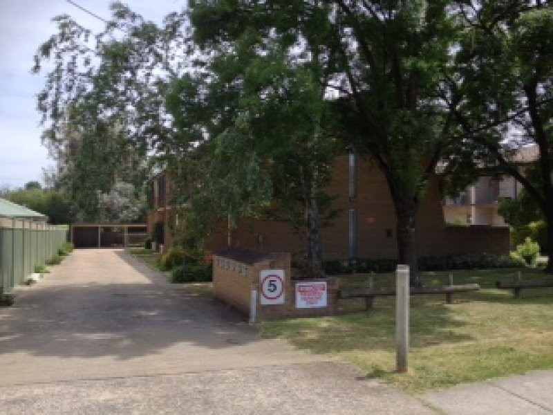 2/6 Yarrow Street, Queanbeyan NSW 2620